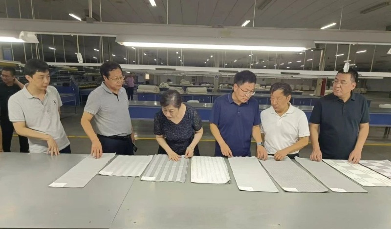 中國(guó)紡聯(lián)行業(yè)發(fā)展部和國(guó)家先進(jìn)功能纖維創(chuàng)新中心領(lǐng)導(dǎo)到常山集團(tuán)開(kāi)展調(diào)研